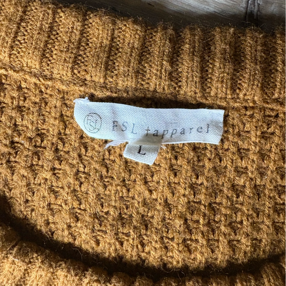 Woman’s Sweater - Picture 3 of 3